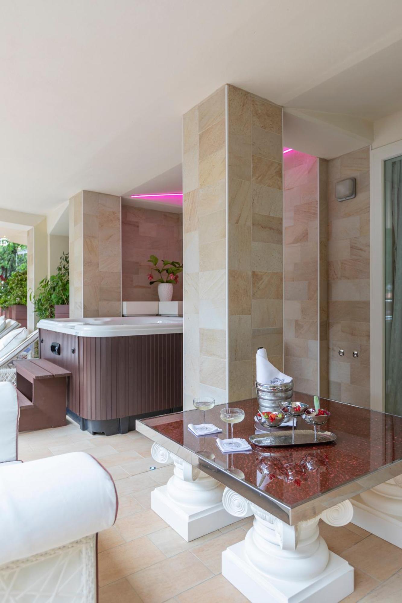 Boutique Hotel Paradiso Bovelacci Milano Marittima Exterior photo